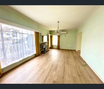 13 Finch Street, Burwood, Vic 3125 - Photo 2