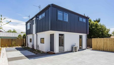 Modern Two-bedroom Townhouse with Off-Street Park Edgeware - Photo 3