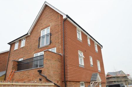 3 bedroom semi-detached house to rent - Photo 2