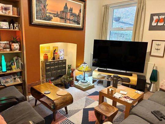 1 bedroom in a house share to rent - Photo 1