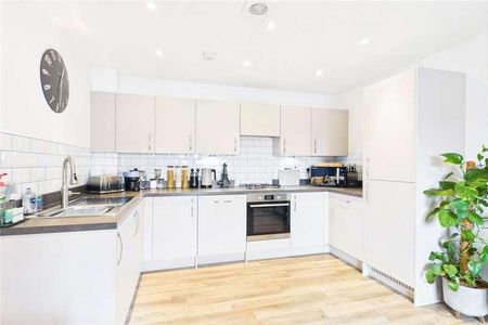 Bolton Drive, Shinfield, Reading, Berkshire, RG2 - Photo 4