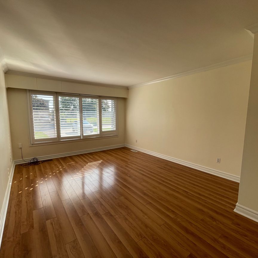 For Lease - 334 Stevenson Road Unit# Upper, Oshawa, Ontario - Photo 1