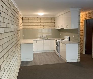 Neat 2 Bedroom Unit - Photo 1
