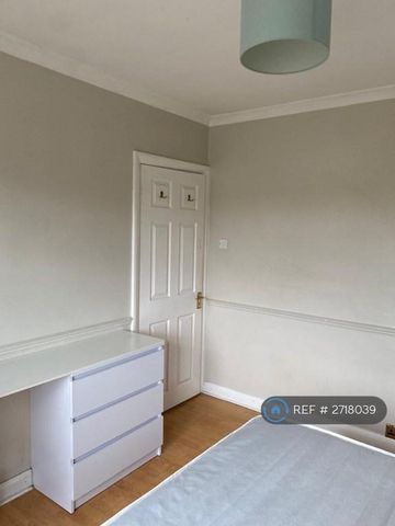 1 bedroom in a house share to rent - Photo 5