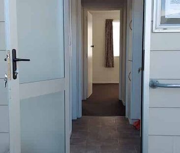 Comfy modern home in outstanding neighbourhood - Photo 5