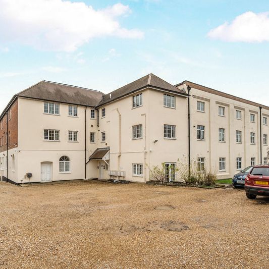 Meadrow, Godalming, Surrey, GU7 - Photo 1