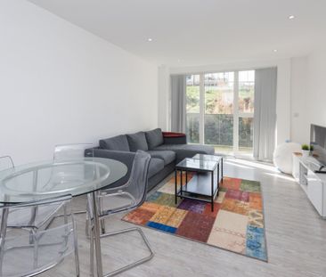 Embankment House - Photo 4