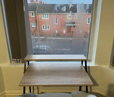 Room in a Shared House, Cheethamahill Road, M8 - Photo 4