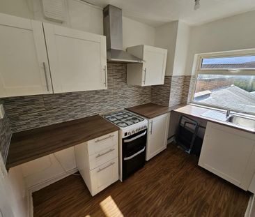 3 bedroom flat to rent - Photo 4