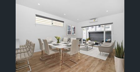 Elegant Terrace Home with Luxury Renovation - Photo 2