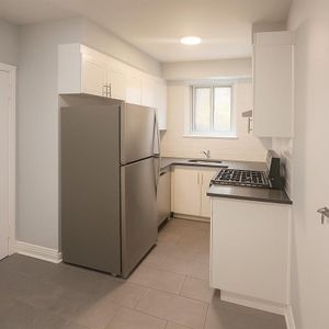 2 Bedroom - 5005 Avenue Macdonald, Montréal - Photo 2