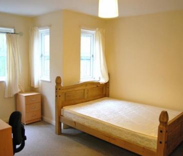 1 bed Apartment - To Let - Photo 3