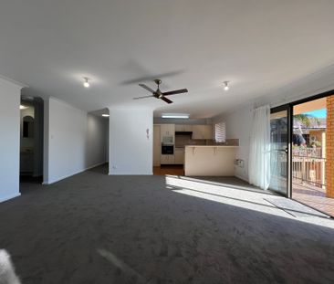 Three Bedroom Apartment in The Entrance North - Photo 3