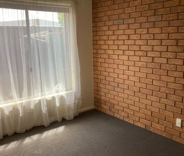 Two bedroom unit close to schools - Photo 5