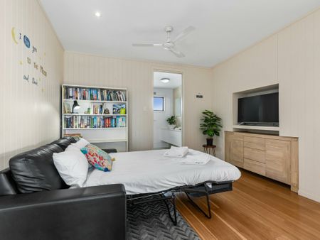 Fully Furnished Lifestyle Rental with Pool & Sweeping Views - Photo 2
