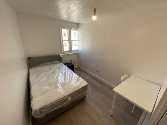 2 Bed Flat, Western Road, BN3 - Photo 1