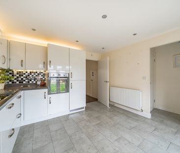 3 bedroom semi-detached house to rent - Photo 4