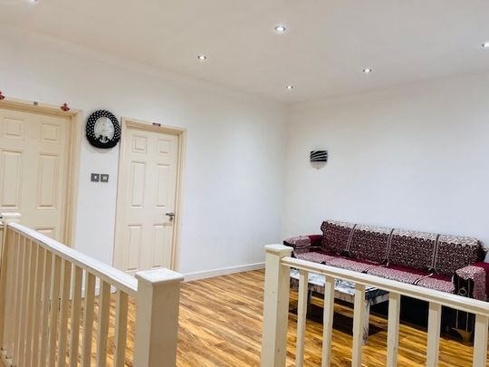 2 Bed Flat, High Street South, E6 - Photo 1