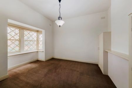 4 Bed, 1 Bath - Photo 2