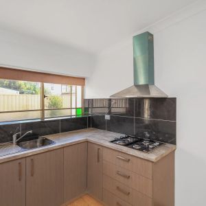 Light-Filled One-Bedroom Granny Flat - Photo 2