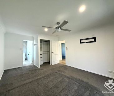 Renovated Modern Low-Set House, Perfect for Couple & Family - Photo 6