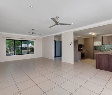 MODERN & SPACIOUS FAMILY HOME - Photo 5