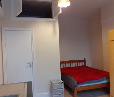 Studio Flat, Northanger Road, SW16 - Photo 2