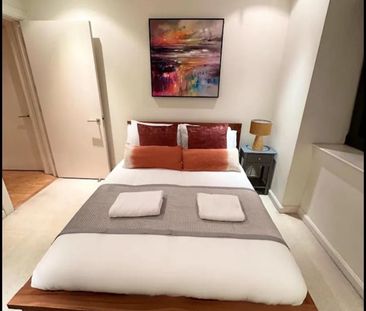 2 Bed Flat, Discovery Dock, E14 - Photo 5