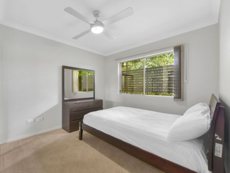 Spacious inner city unit - Photo 4