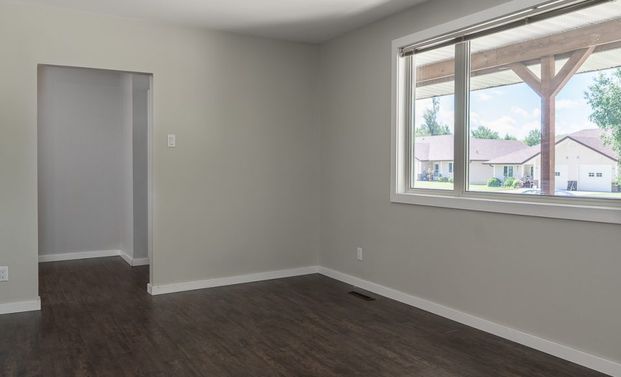 Stunning 3 Bedroom Home with Full Basement - Photo 1