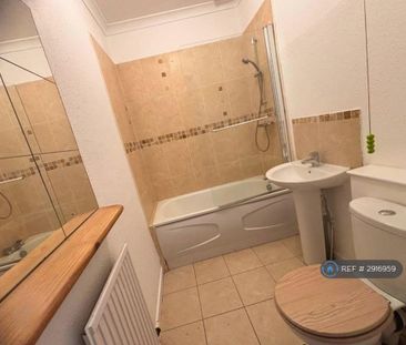 1 bedroom in a flat share to rent - Photo 4