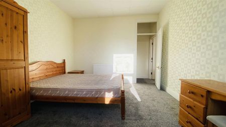 3 bedroom flat to rent - Photo 5