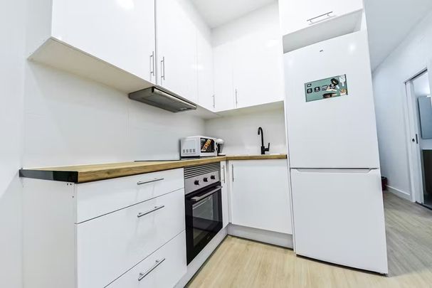 Carrer dels Alts Forns, Barcelona, Catalonia 08038 - Photo 1