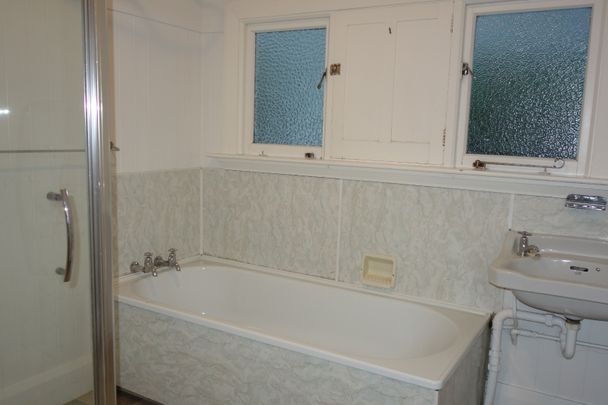 4-5 Bedrooms - Character and Space - Christchurch Girls' & Boys' Zone - Photo 1