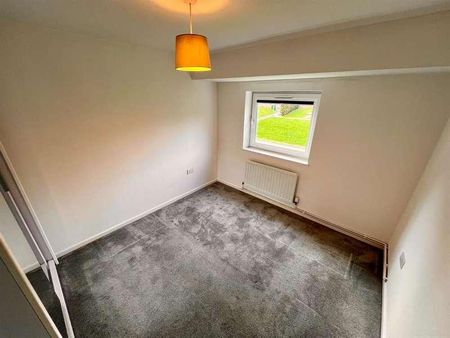 Montague Crescent, Northampton, NN5 - Photo 3