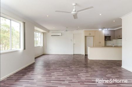 MODERN FOUR BEDROOM AIR CONDITIONED HOME IN SOUTH GLADSTONE! - Photo 2