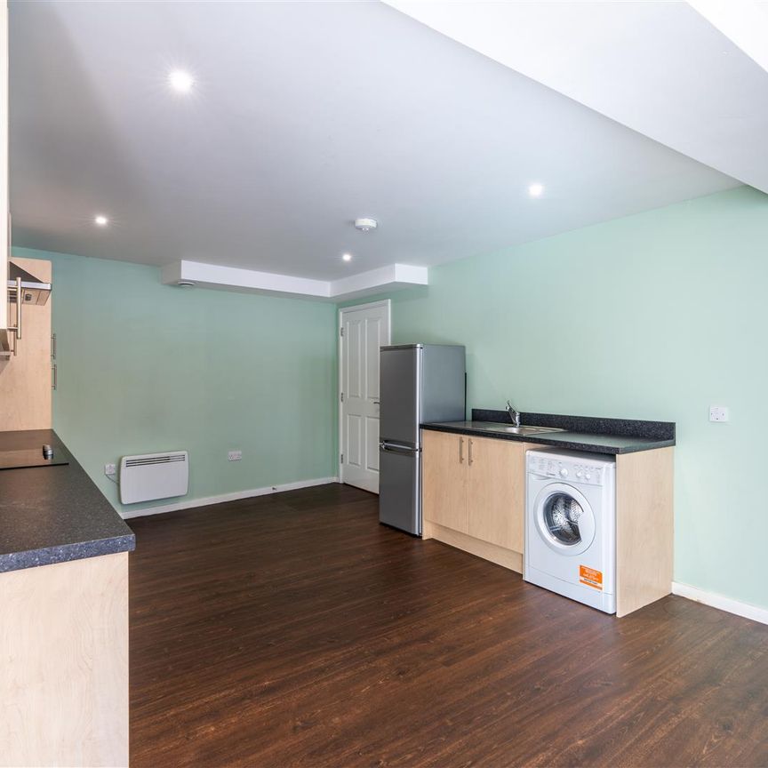 2 bed apartment to rent in Warton Terrace, Heaton, NE6 - Photo 1