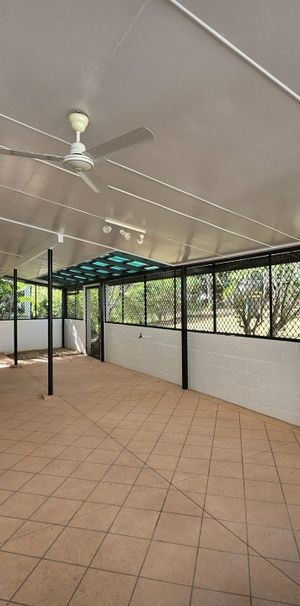 PRIME LOCATION NEAR BOTANIC GARDEN - Photo 1