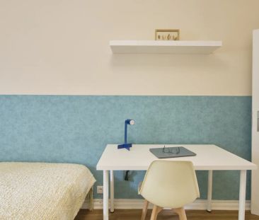 Room in a shared 12-bedroom apartment for rent in Lisbon, all bills included - Foto 6
