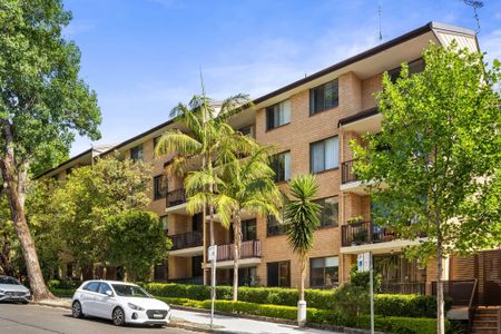 BRIGHT & AIRY ONE BEDROOM APARTMENT - Photo 4