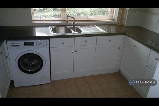 3 bedroom flat to rent - Photo 1