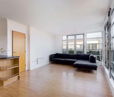 Charlesmere Gardens, Thames Reach, London, SE28 - Photo 2