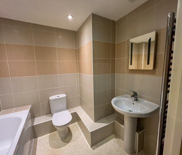 2 bedroom ground floor flat to rent - Photo 1