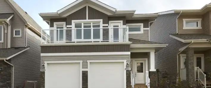 3 Bedroom, 2 Bathroom Pet Friendly SW Edmonton w/ Open Floor Plan & Fenced Yard | B - 3915 Claxton Loop Southwest, Edmonton - Photo 1