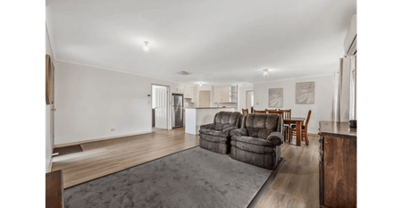 4 bedroom home - Photo 3