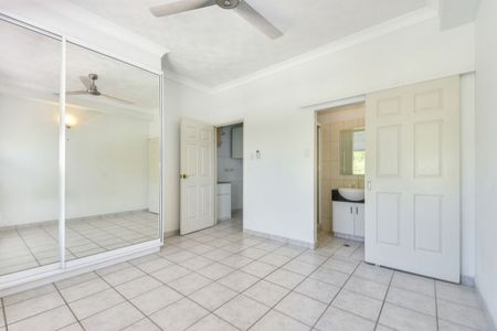 Bright and Breezy Apartment Near the CBD!!! - Photo 5