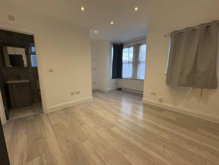 7 bedroom semi-detached house to rent - Photo 2