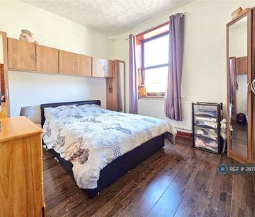 3 bedroom end of terrace house to rent - Photo 5