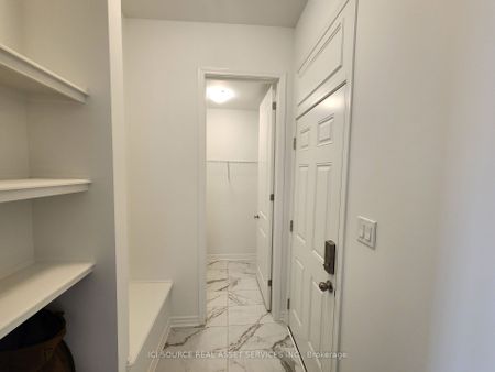 Townhouse For Lease | W8140482 - Photo 4