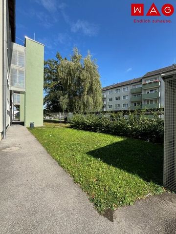 Heimkommen und wohlfühlen! Einladende 3-Raum Wohnung mit Balkon in zentraler Welser Lage! Ideale Raumaufteilung - hervorragende Infrastruktur! - Photo 3